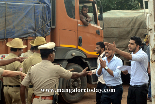 Protesting CFI students lathi-charged 1
